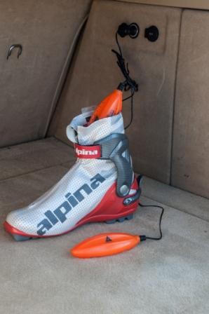 Кънки за спорт Alpina с свързан мотор за безопасност и комфорт. Перфектни за активен спорт и тренировки.