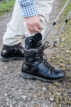 Мъжки туристически обувки за планински преходи и outdoor спортове. Трайни и удобни.