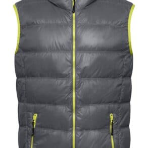 Качествен спортен елек с качулка, подходящ за активен начин на живот и outdoor активности.