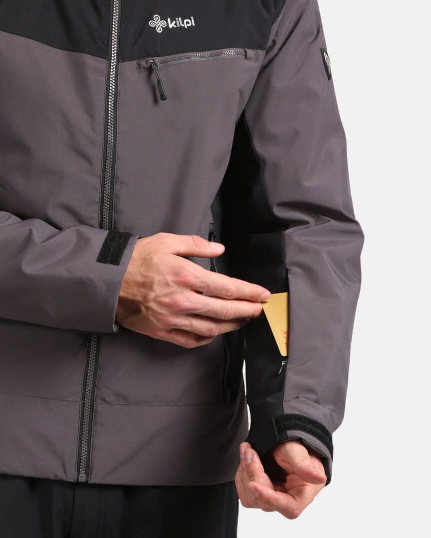 ALT текст: Ватирано мъжко яке с джоб за карта, подходящо за спорт и outdoor дейности.