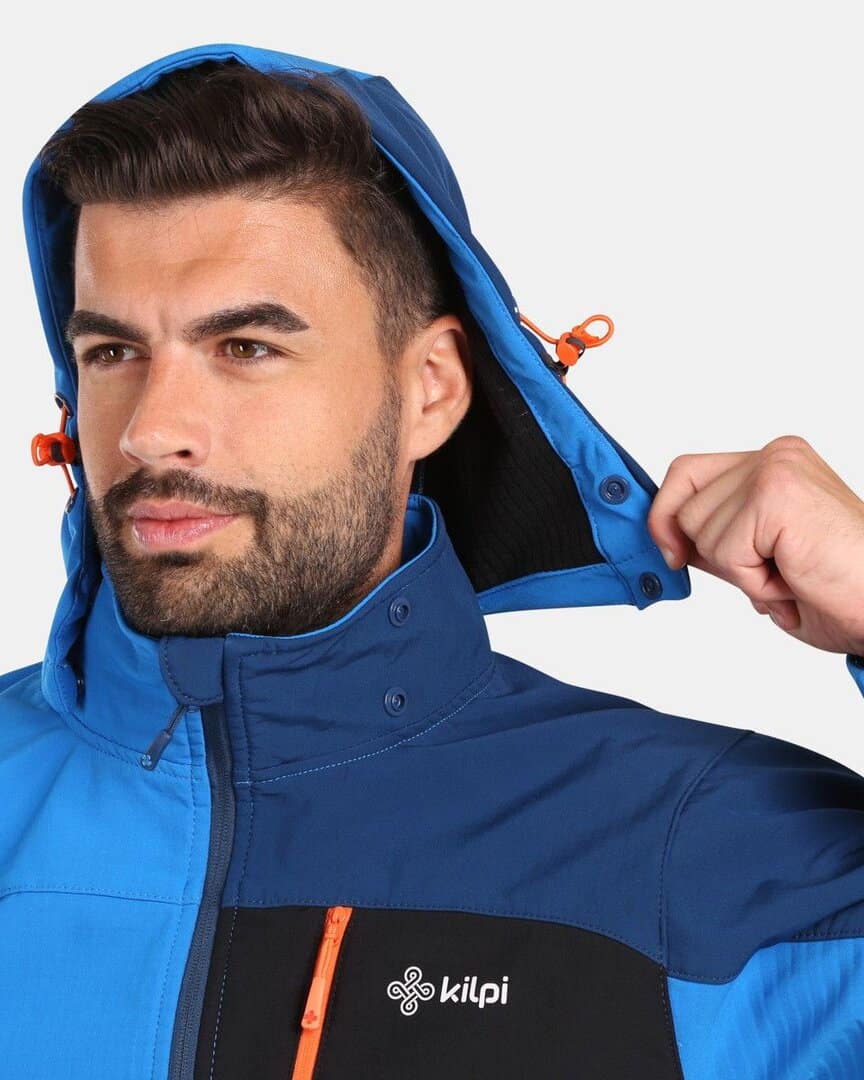 Мъжки водоустойчив спортен екип за outdoor дейности, гарантира комфорт и защита при всяко време.
