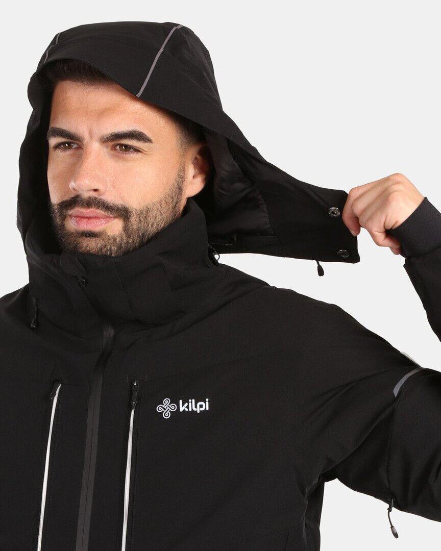Водоустойчив и дишащ спортен екип за outdoor активитети.