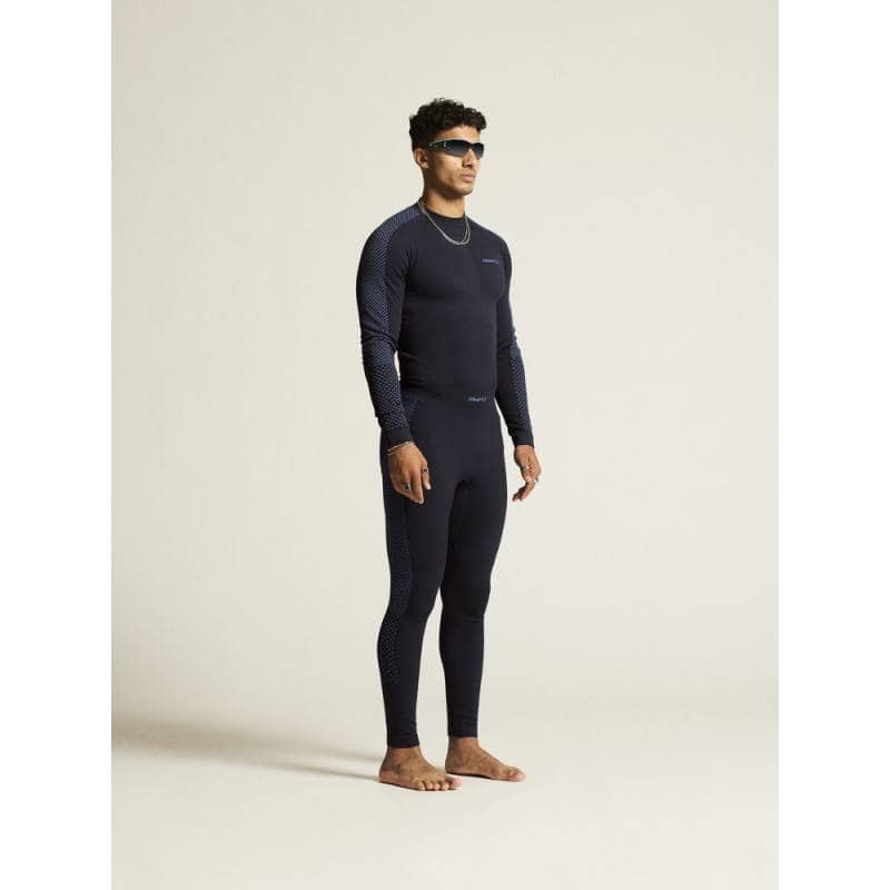 Мъжки спортен екип от Varrio Sport, подходящ за тренировки и спортни дейности.