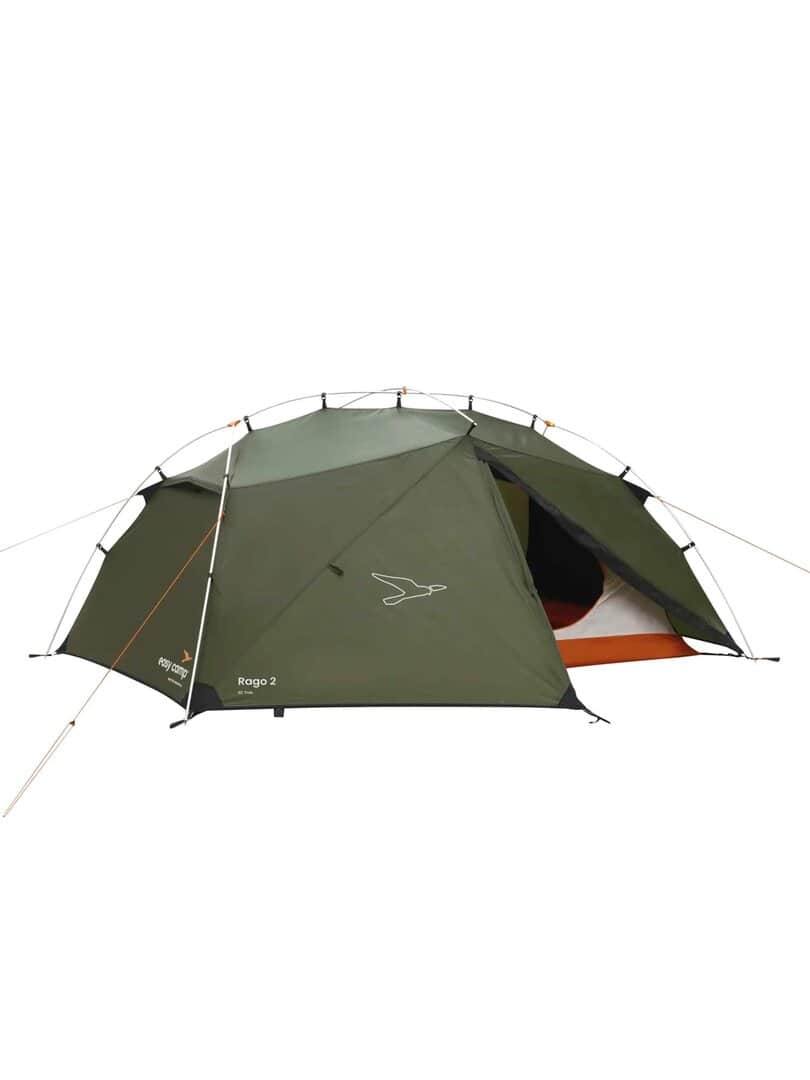 Тъмнозелена туристическа палатка за къмпинг и outdoor активности.