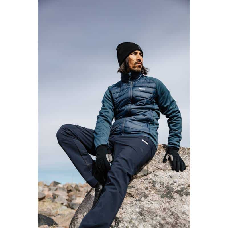 Мъжко зимно яке за спорт и туризъм, подходящо за студено време и outdoor активности.