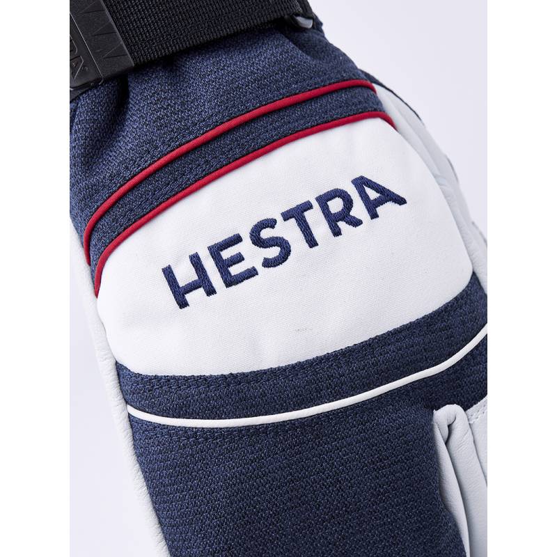 Спортен екип с името HESTRA, подходящ за активен спорт и тренировки.