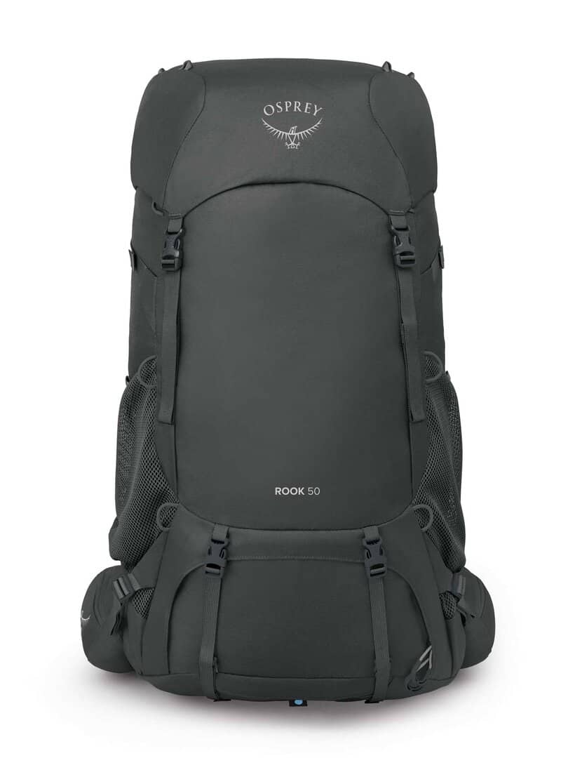 Черна туристическа раница Osprey Rook 50 за пътуване и туризъм.