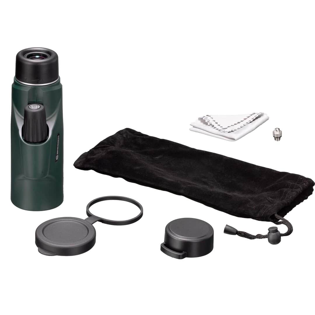 Комплект аксесоари за термос, включително капачка, кърпа и почистващи принадлежности.