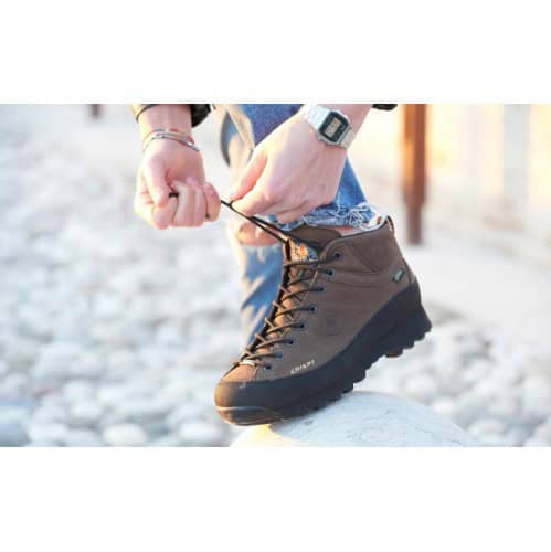 Обувки за туризъм и outdoor активности.