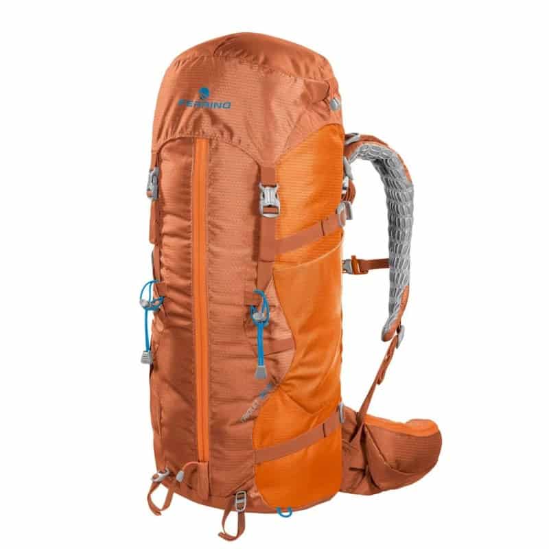 Раница за пътуване и спорт, подходяща за планински преходи и outdoor активности.