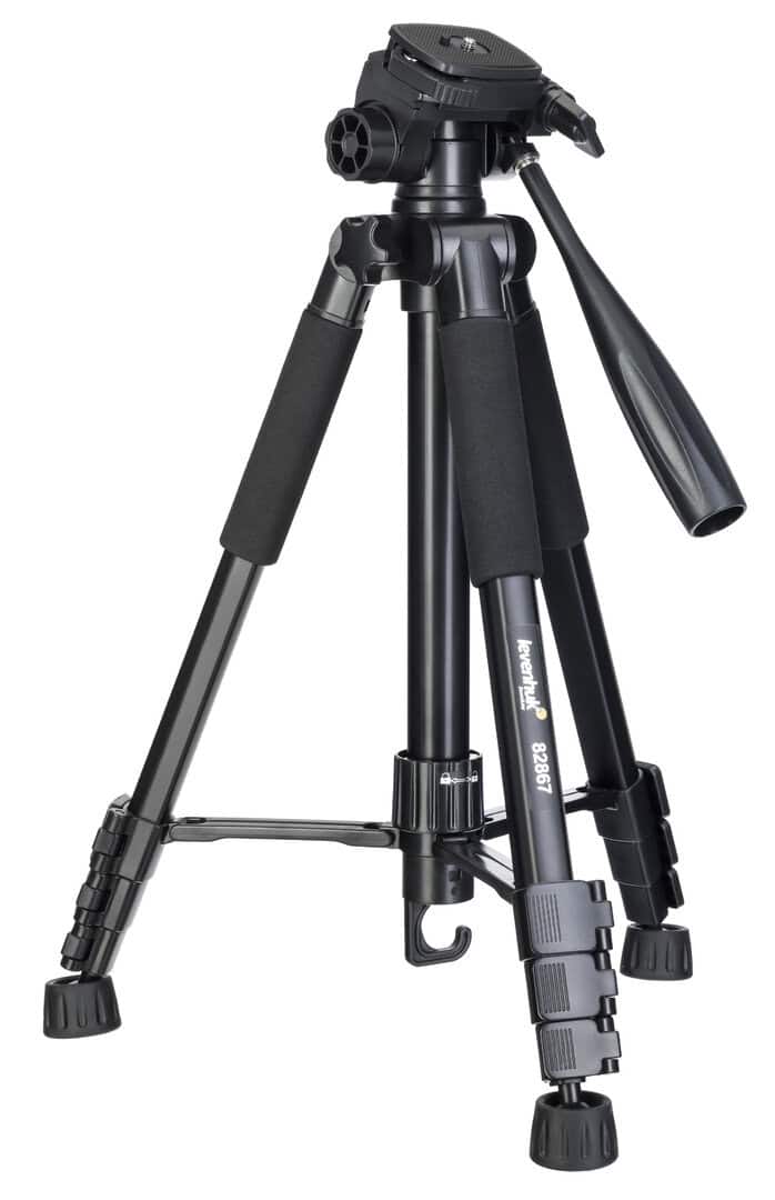 Трикратен статив за видеокамери и фотоапарати, стабилна конструкция.