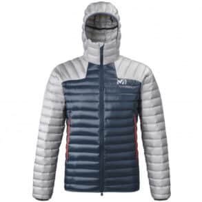Пухено яке с качулка, подходящо за зимни спортове и outdoor активности.