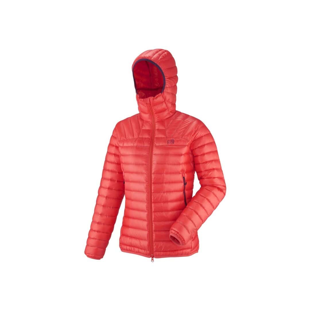 Червено пухено яке за зимни спортове и outdoor активности.