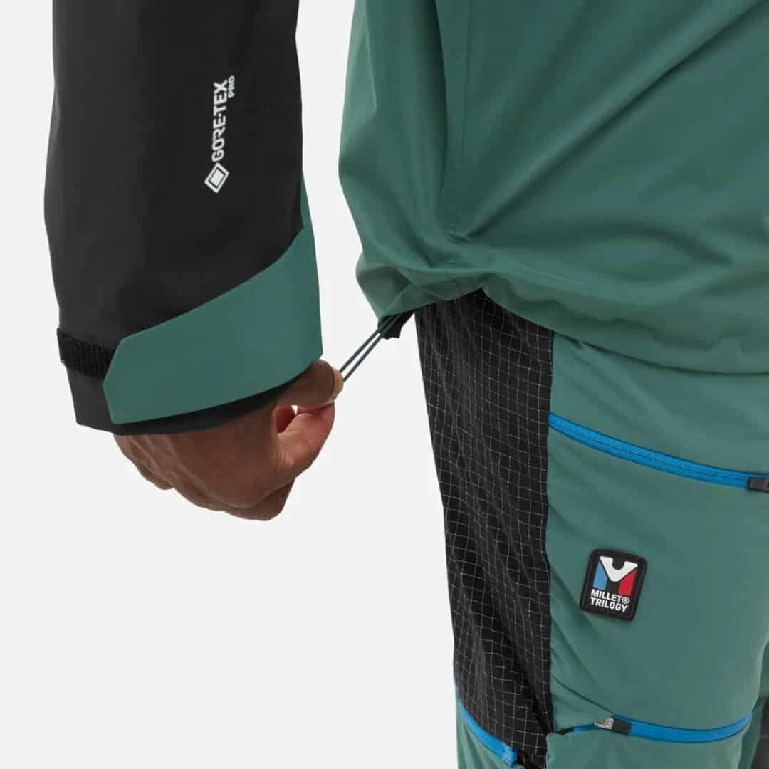 Водоустойчиво спортно яке Varrio Sport за активен туризъм и outdoor дейности.