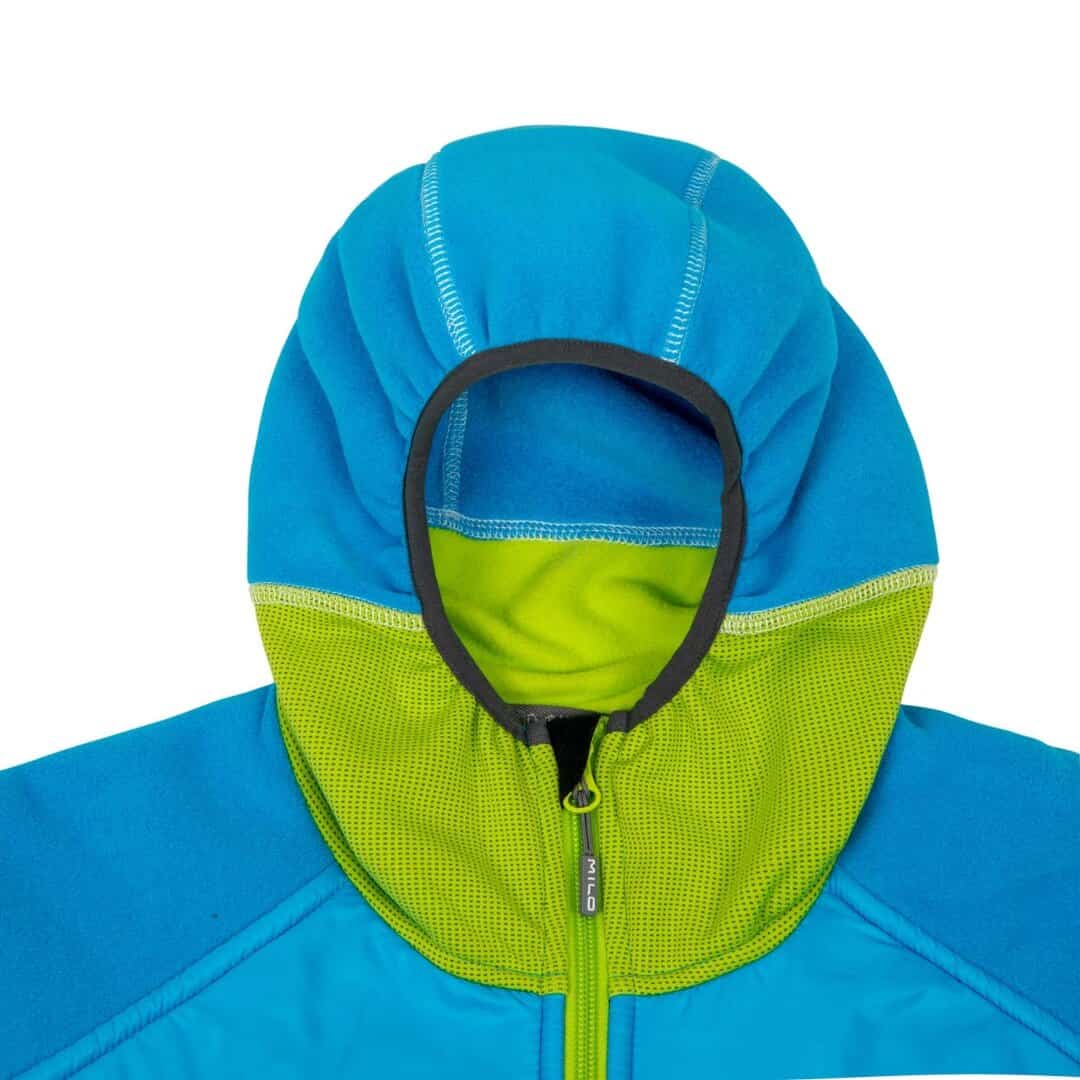 Спортна качулка с ярки цветове и функционален дизайн за спорт и outdoor активности.