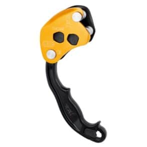 Лека каска за катерене Petzl Chicane с регулируема каишка и защита.