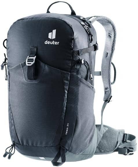 Черна туристическа раница Deuter Trail 30 за пътуване и спорт.