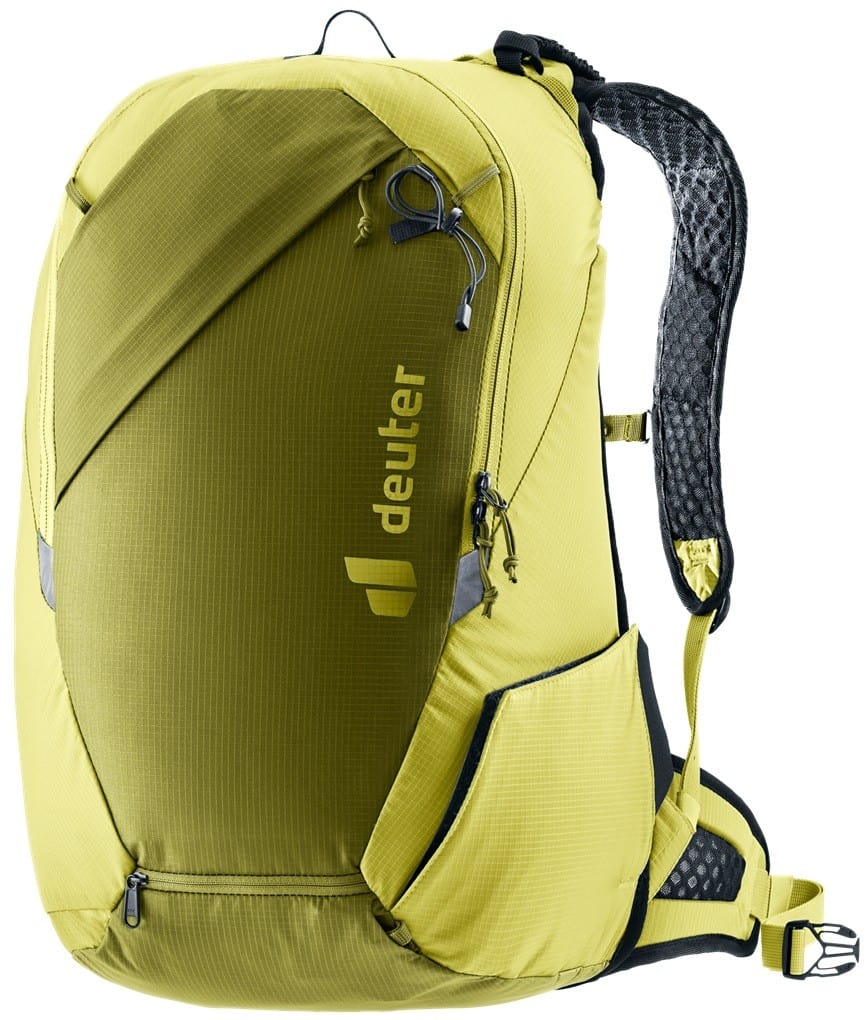 Жълта спортна раница Deuter с много отделения и удобна дръжка.