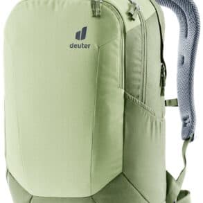 Светлозелена спортна раница Deuter с много джобове и удоб.