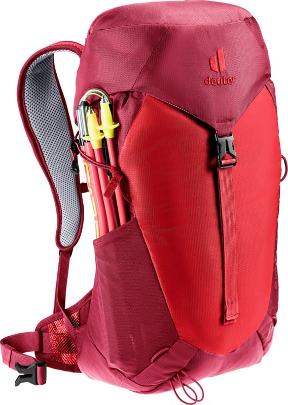 Червена велосипедна раница Deuter с водоустойчива материя и удобни презрамки.
