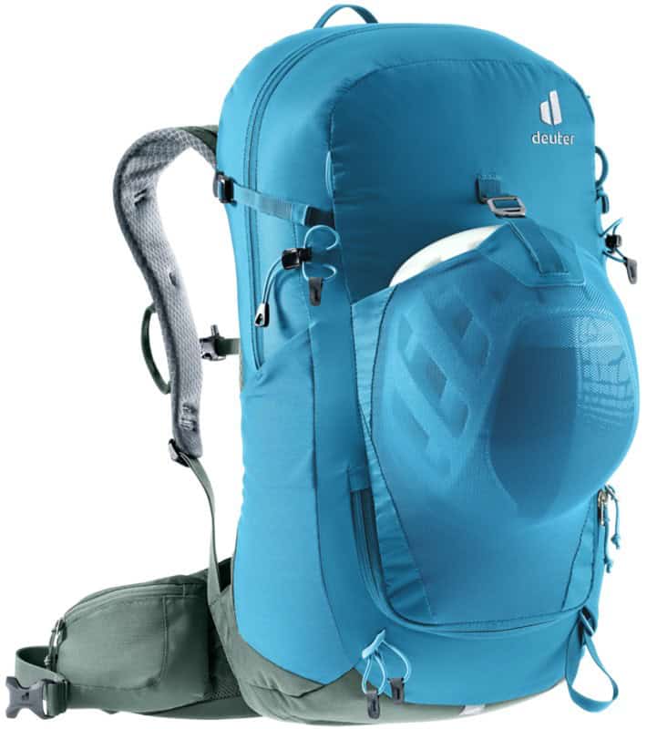 Туристическа раница Deuter за пътуване и приключения.