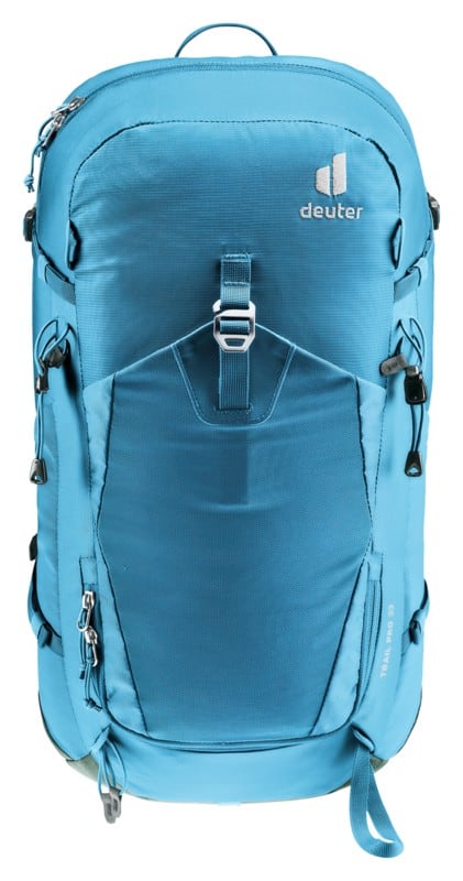 Светлосиня раница Deuter за пътуване и спорт, с множество.