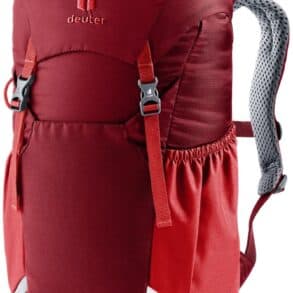 Червена детска раница Deuter Junior за спорт и приключения.
