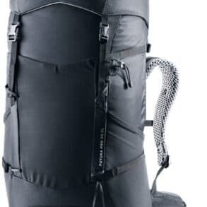 Раница Deuter за планински туризъм и спорт, с много отделе.
