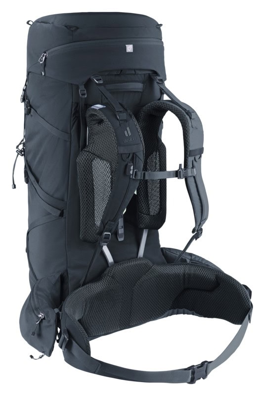 Черна туристическа раница Varrio Sport с подплатени презрамки.