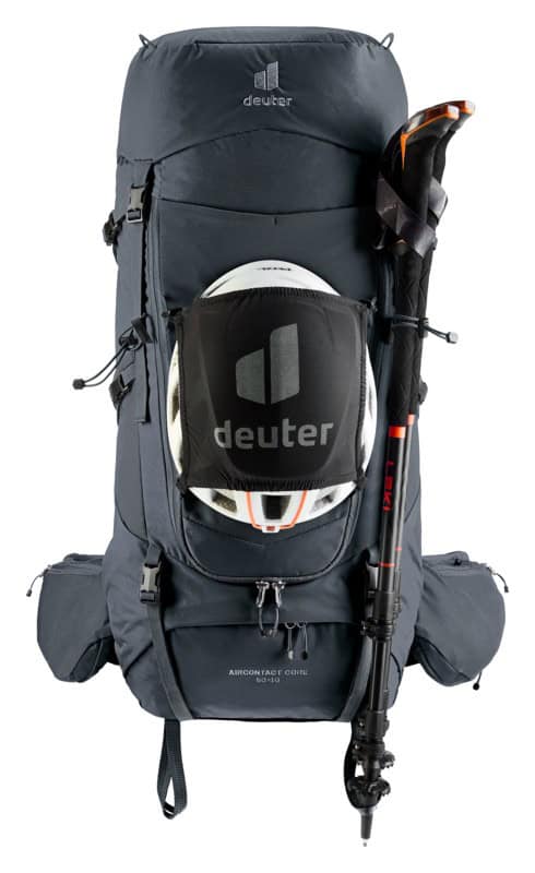 Туристическа раница Deuter с принадлежности за планина и спорт.