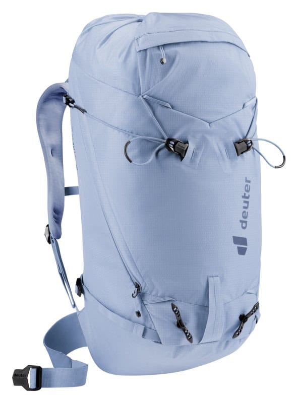 Лека и водоустойчива туристическа раница Deuter за приключения.