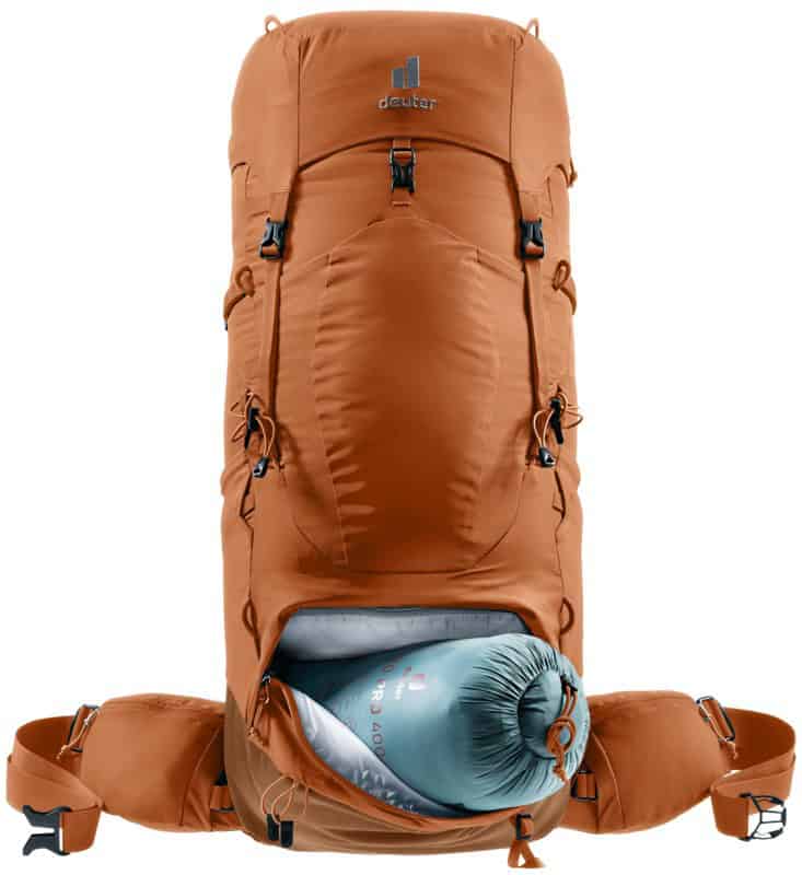 Туристическа раница Deuter за пътуване и приключения.