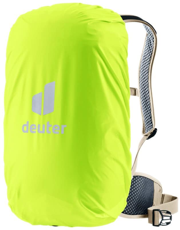 Лека и водоустойчива раница Deuter за спорт и приключения.