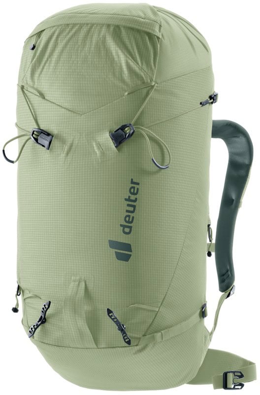 Deuter спортна раница за приключения и туризъм.