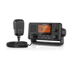 Морско радио VHF 215i за комуникация на кораб.