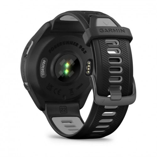 Черен Garmin Forerunner 945 GPS спортен часовник с сърдечен монитор.