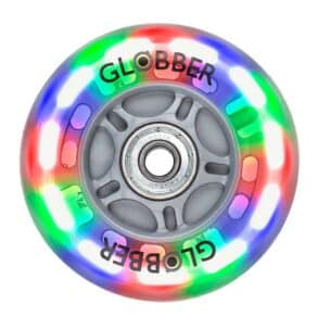 LED ролер с цветно осветление и надпис GLOBBER за ролери.
