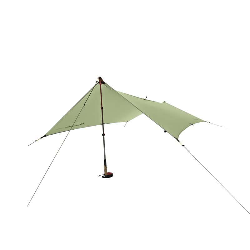 Палатка за къмпинг, подходяща за приключения и outdoor акт.