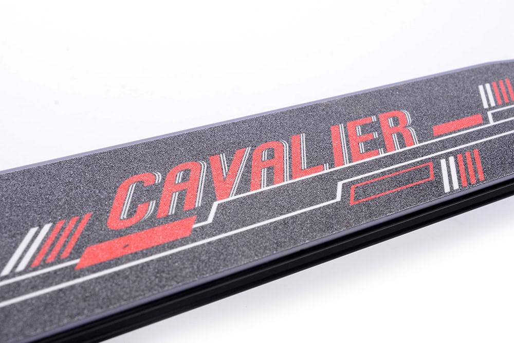 Cavalier скейтборд с модерна графика и издръжливост за ули.