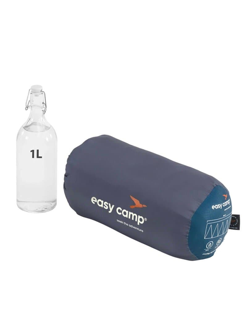 Бутилка за вода и спаленка Easy Camp за къмпинг и туризъм.