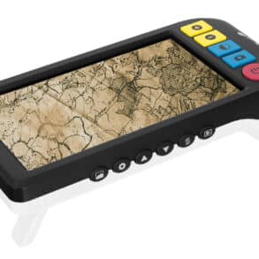 Детски GPS тракер с цветен дисплей и бутони за управление.
