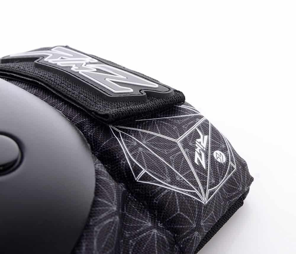 Varrio Sport каска за мотокрос с модерна графика и защита.