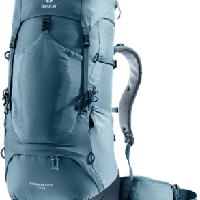 Туристическа раница Deuter за приключения и пътувания.