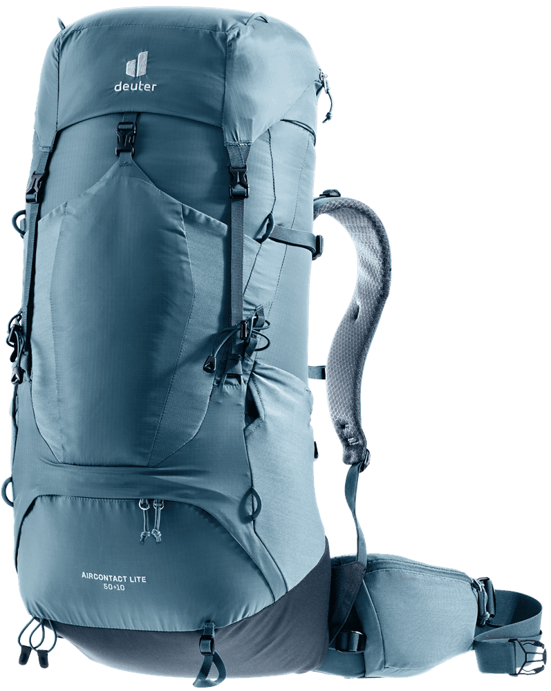 Туристическа раница Deuter за приключения и пътувания.