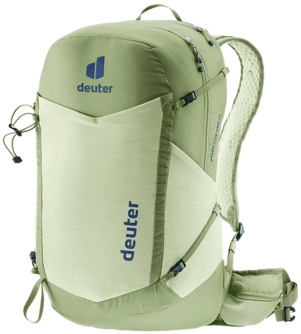 Зелена туристическа раница Deuter с много отделения и комфортни презрамки.