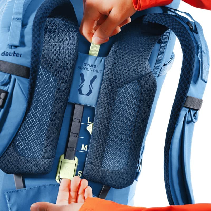Раница Deuter Aircontact с анатомична облегалка и регулируеми ремъци.