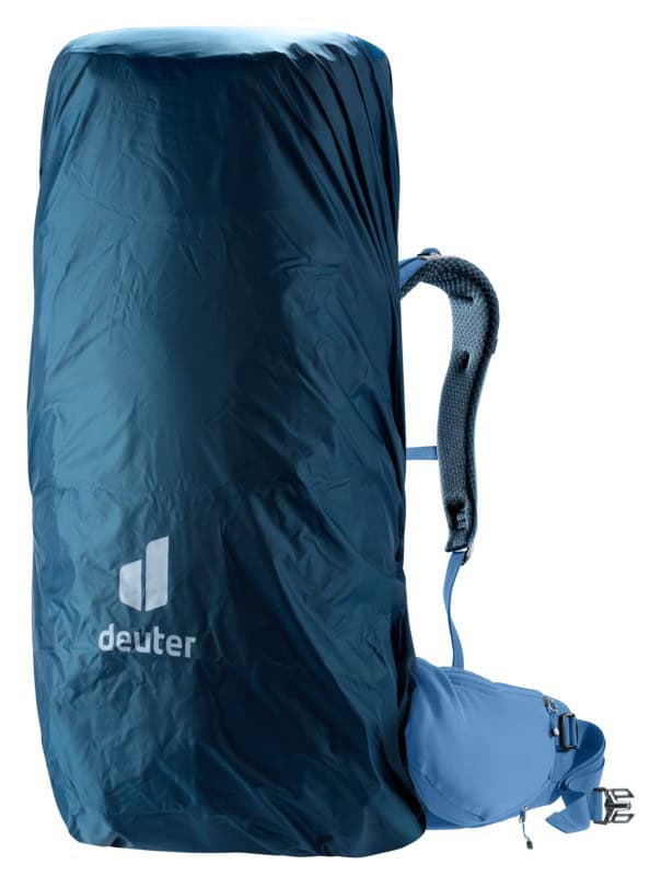 Водоустойчива раница Deuter с капак и регулируема презрамка.