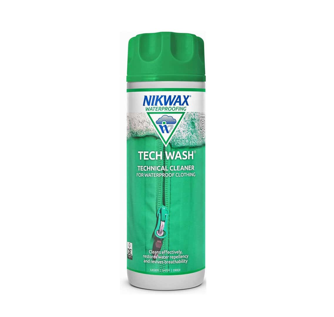 Течен почистващ препарат NikWax Tech Wash за водоустойчива дреха 300ml.
