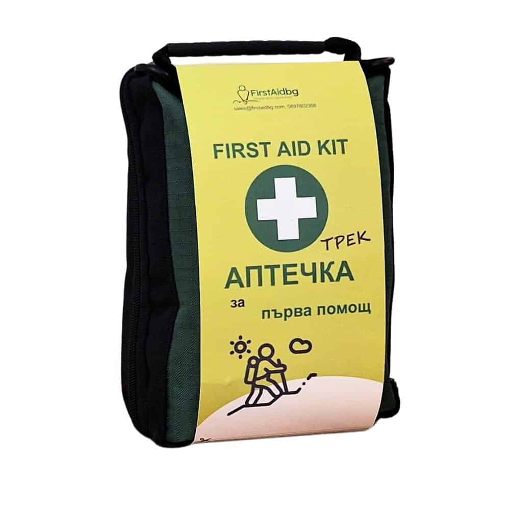 Аптечка за първа помощ за outdoor активност, с българска маркировка и символи.