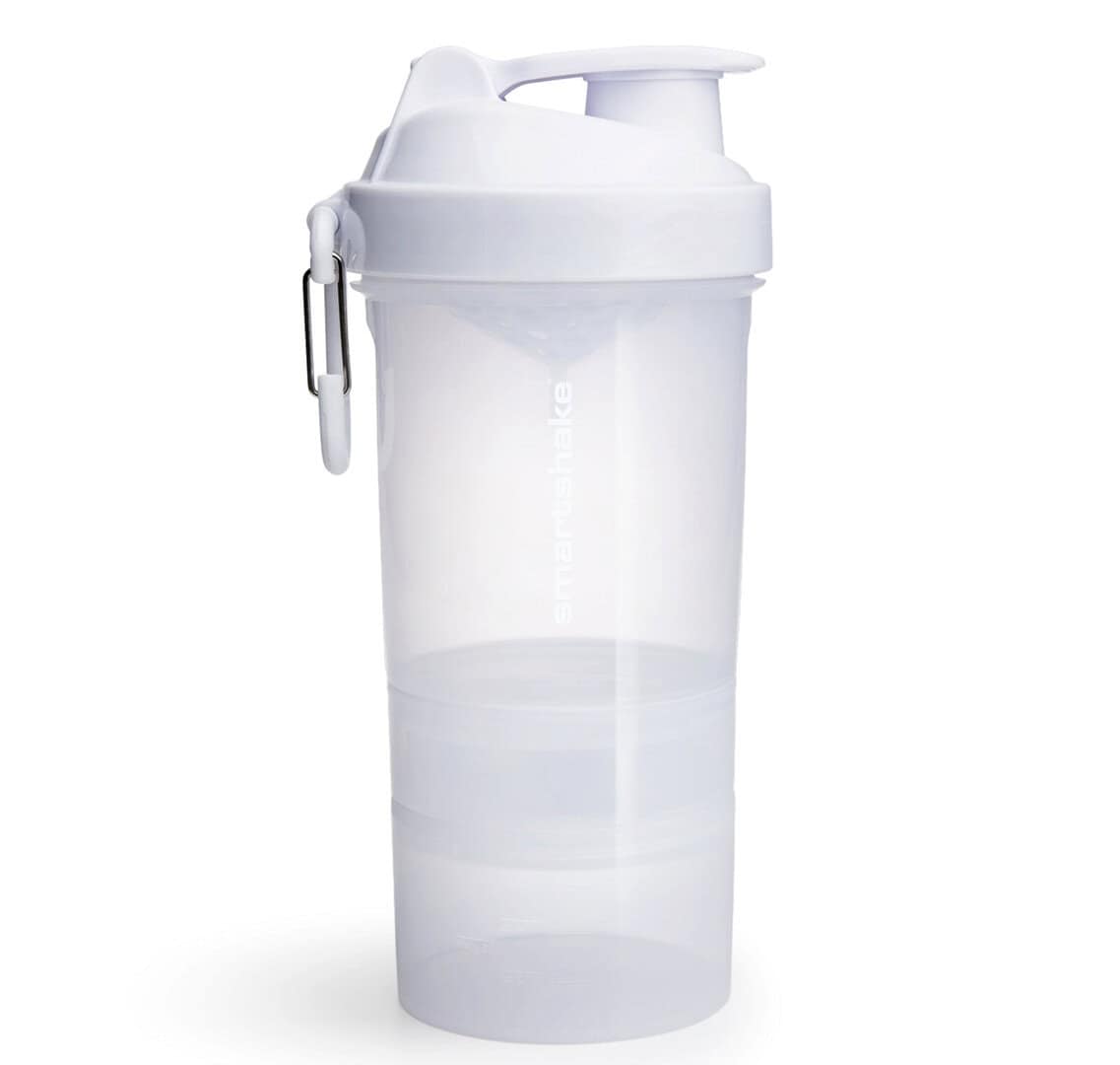 Бял шейкър SmartShake с капак и карабинер за спортни напитки.